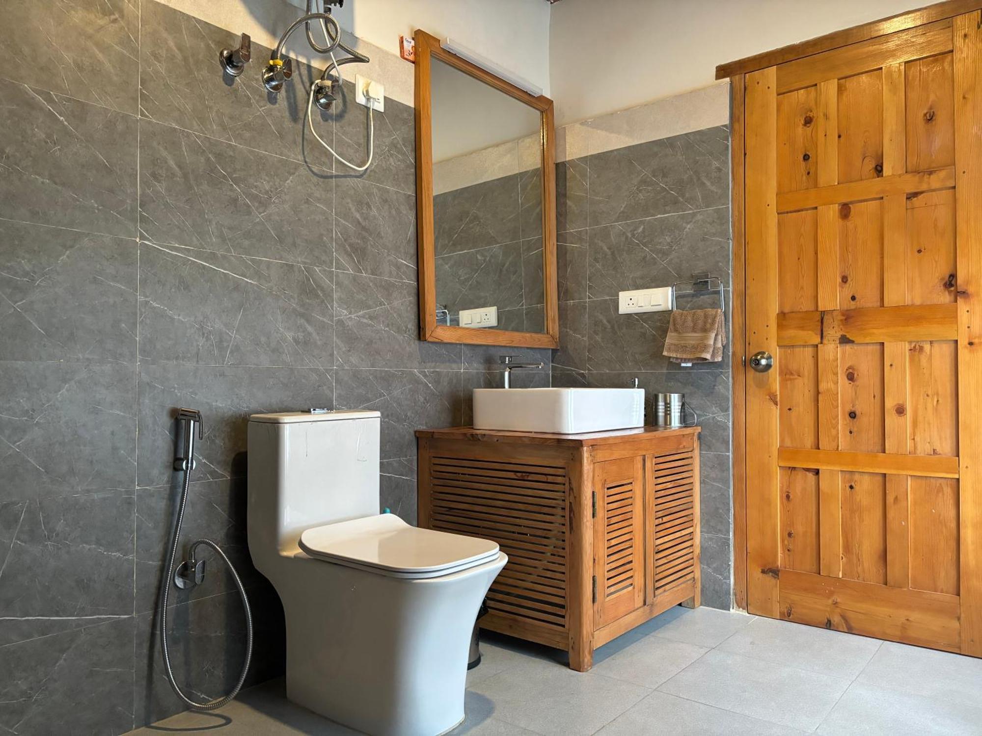 Toshim Homestay Sāngla Екстериор снимка