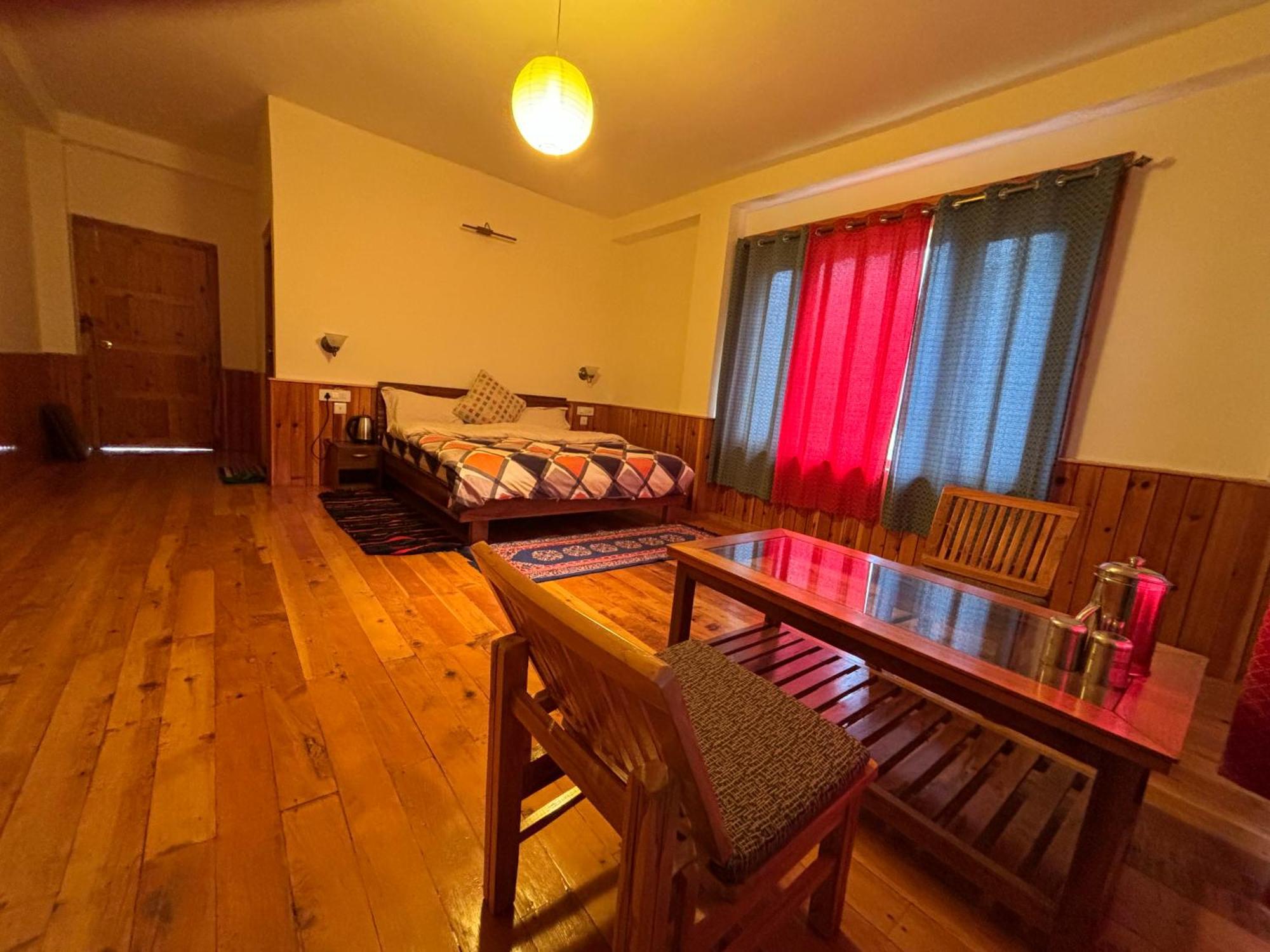 Toshim Homestay Sāngla Екстериор снимка