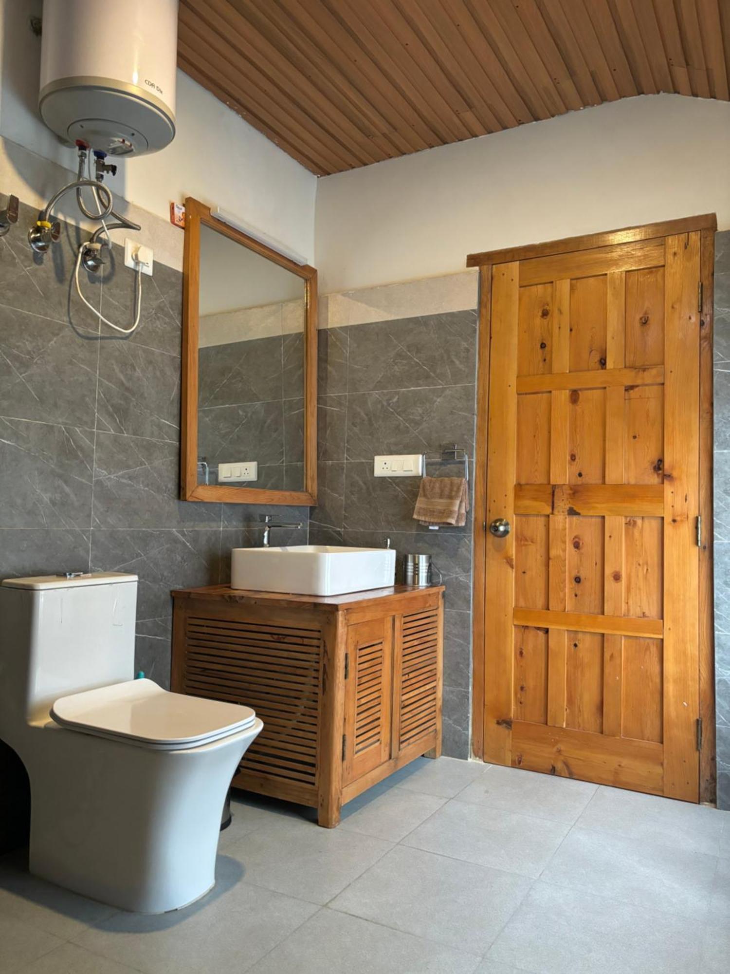 Toshim Homestay Sāngla Екстериор снимка