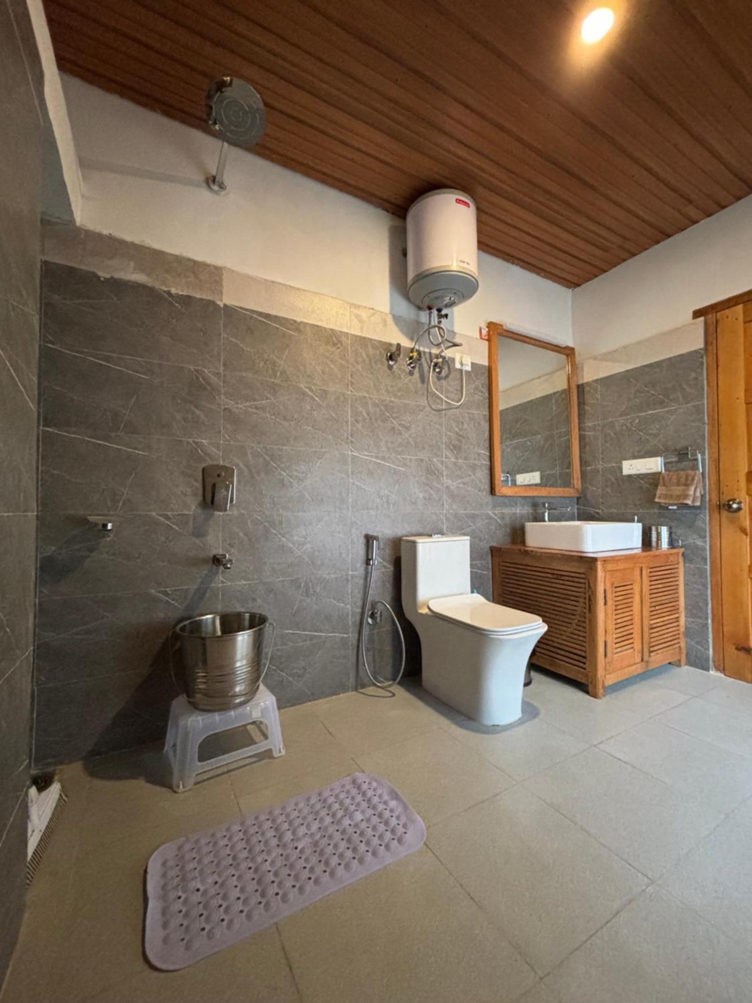 Toshim Homestay Sāngla Екстериор снимка