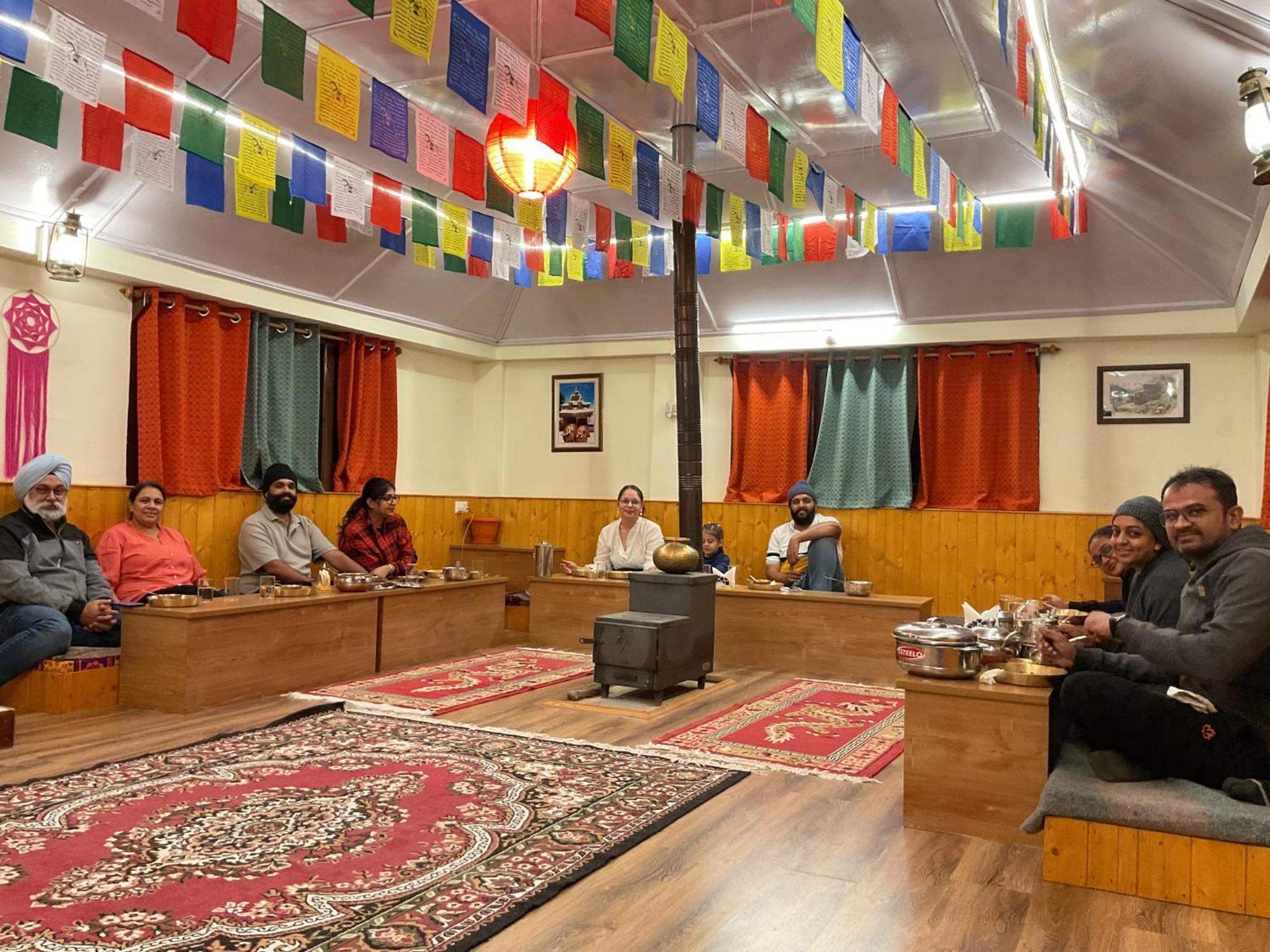 Toshim Homestay Sāngla Екстериор снимка